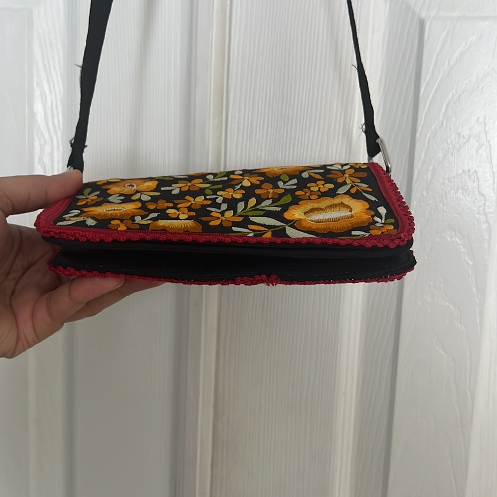 Embroidered Purse - Picture 4 of 9